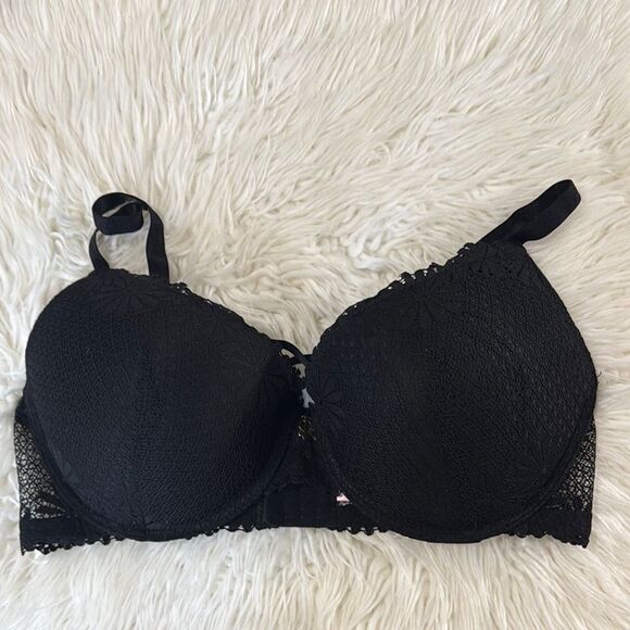 Juicy Couture Other - Juicy Couture Elegant Black Lace Bra Size 38DD NWOT